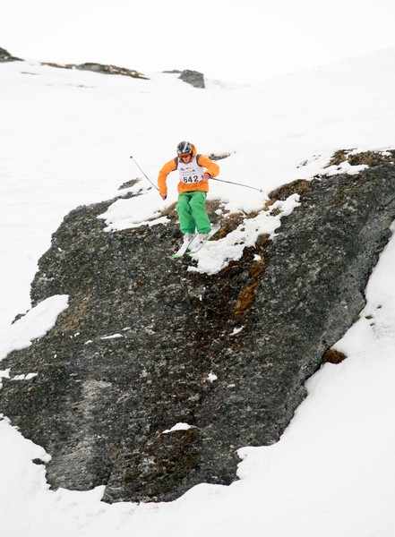 Competitor Jeremy Gardner dropping a cliff in the U19 Big Mountain